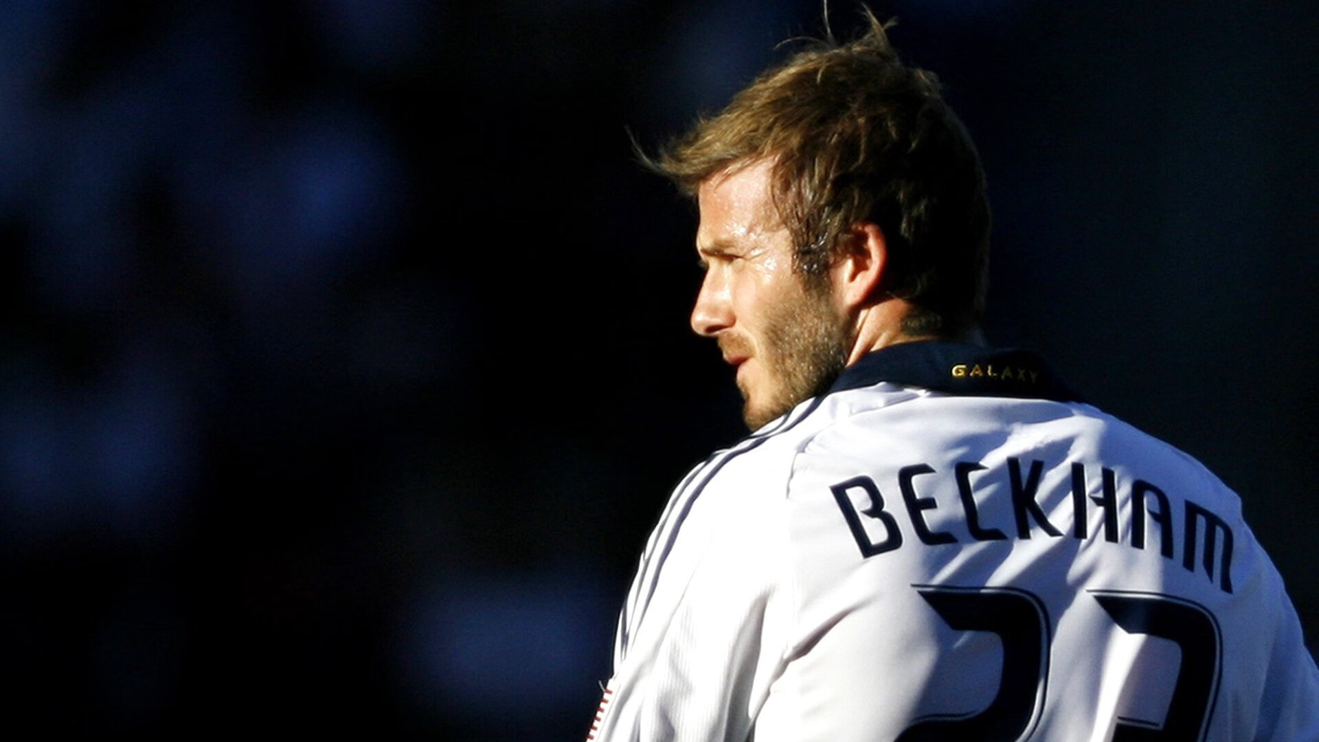 C罗爆发与巴黎末节,足球世界的两极叙事