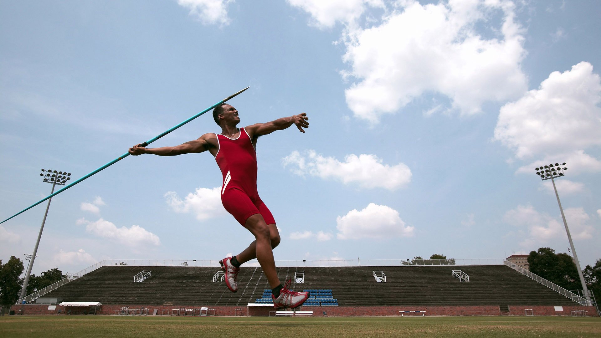 欧冠淘汰赛之夜，杜兰特点燃赛场